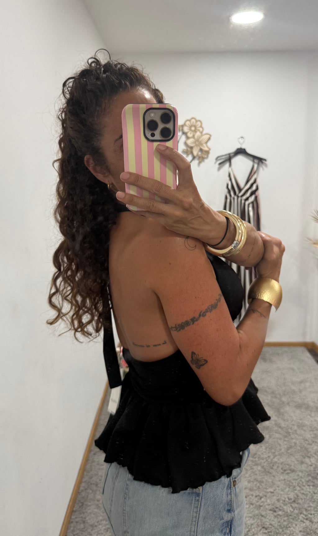 TOP HALTER CON DETALLES DECORATIVOS