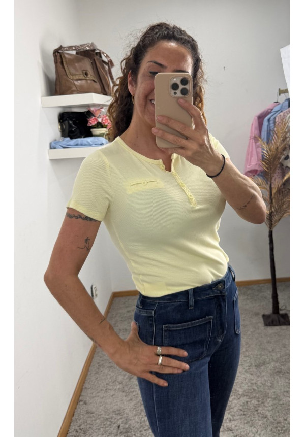 CAMISETA  ESSENTIAL AMARILLA