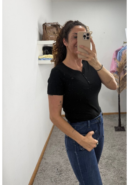 CAMISETA  ESSENTIAL NEGRA